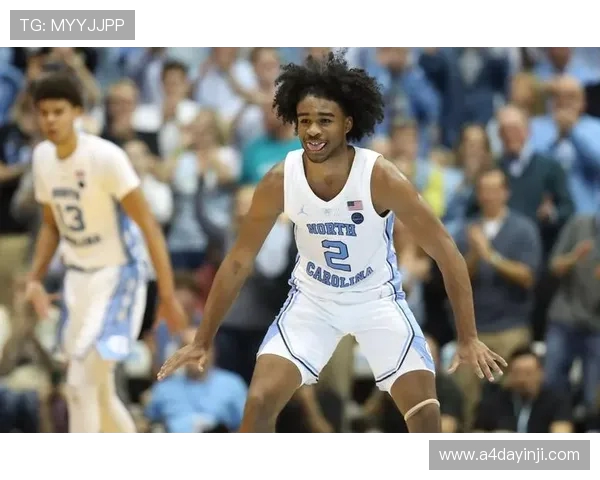 科比怀特与塞克斯顿对决各自命中率相同均得10分展现实力